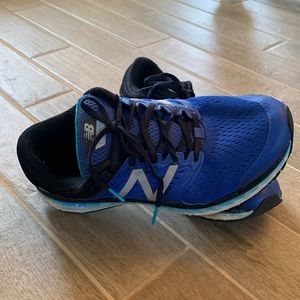 Men’s size 9 New Balance 1080 Tennis shoes